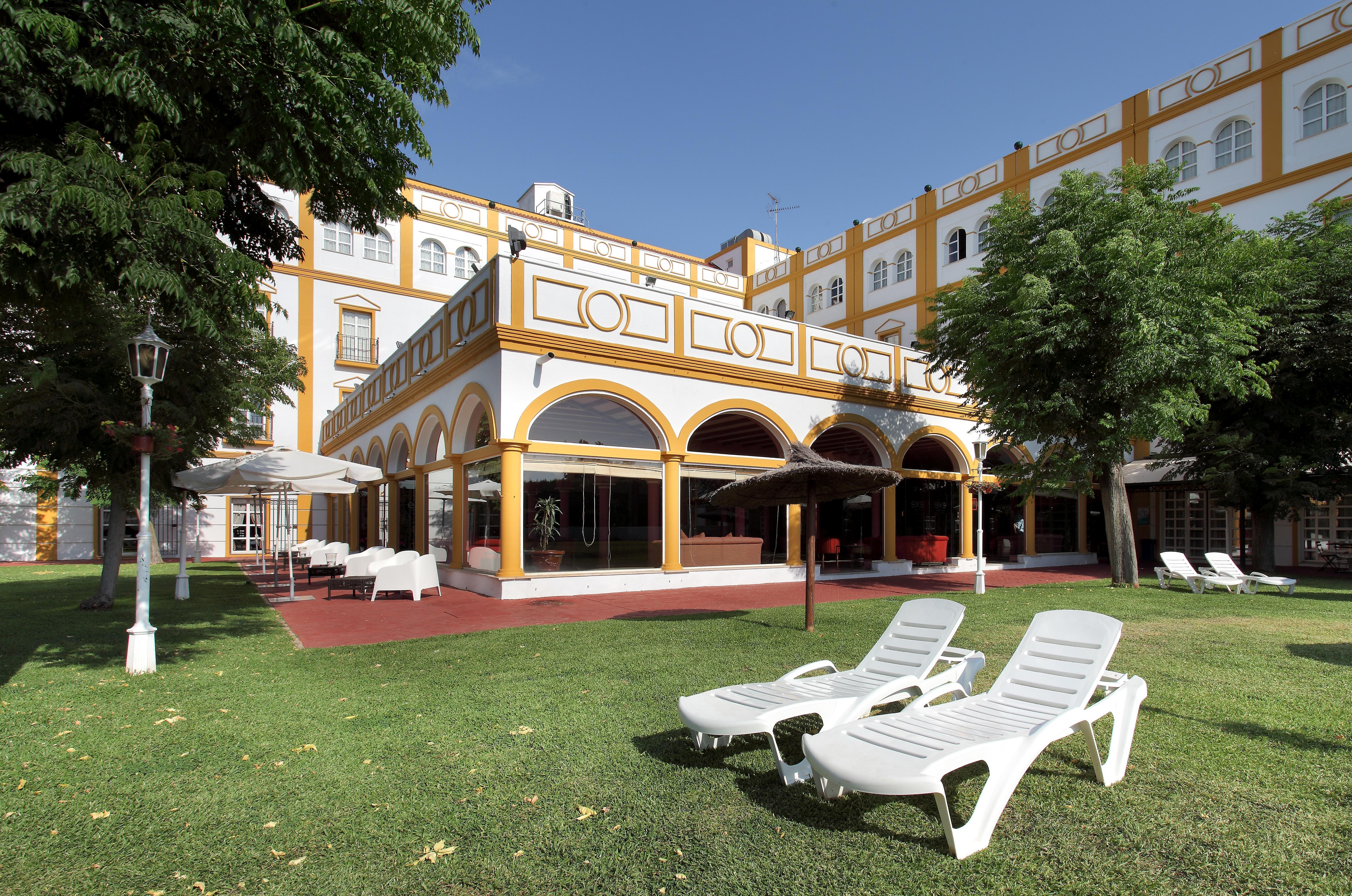 Exe Gran Hotel Solucar Sanlucar la Mayor Exterior photo