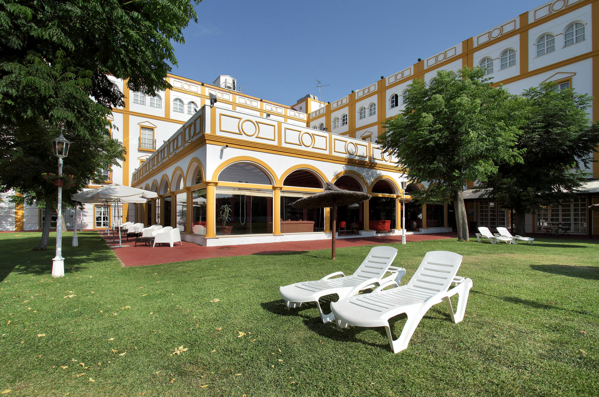 Exe Gran Hotel Solucar Sanlucar la Mayor Exterior photo