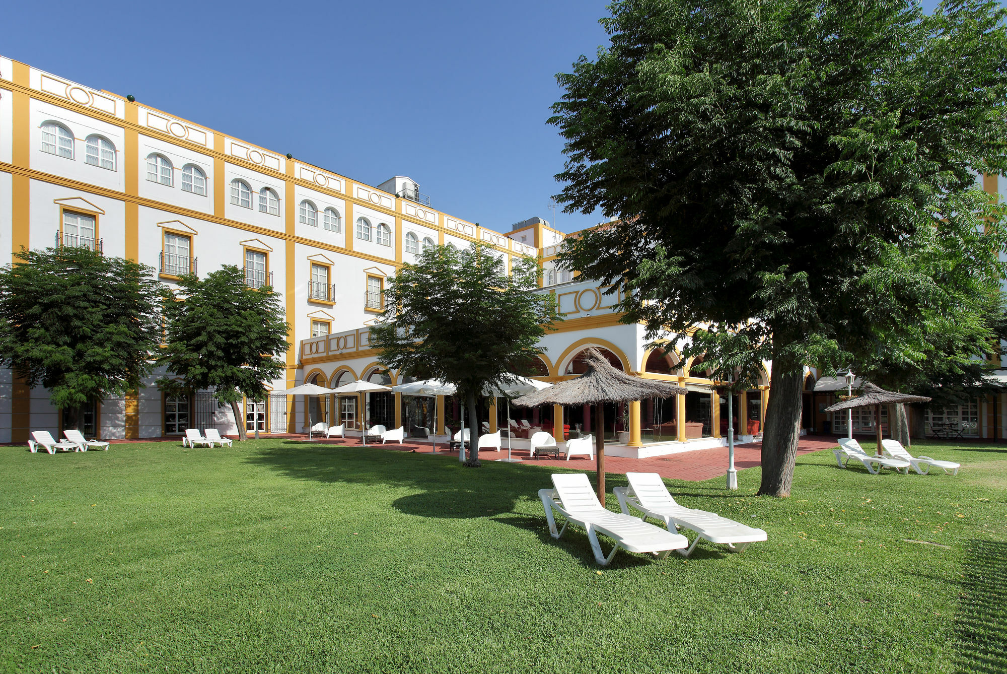 Exe Gran Hotel Solucar Sanlucar la Mayor Exterior photo